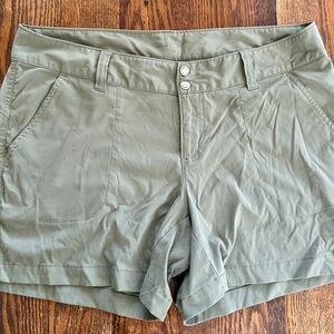 Columbia Women's Hiking Shorts in Olive